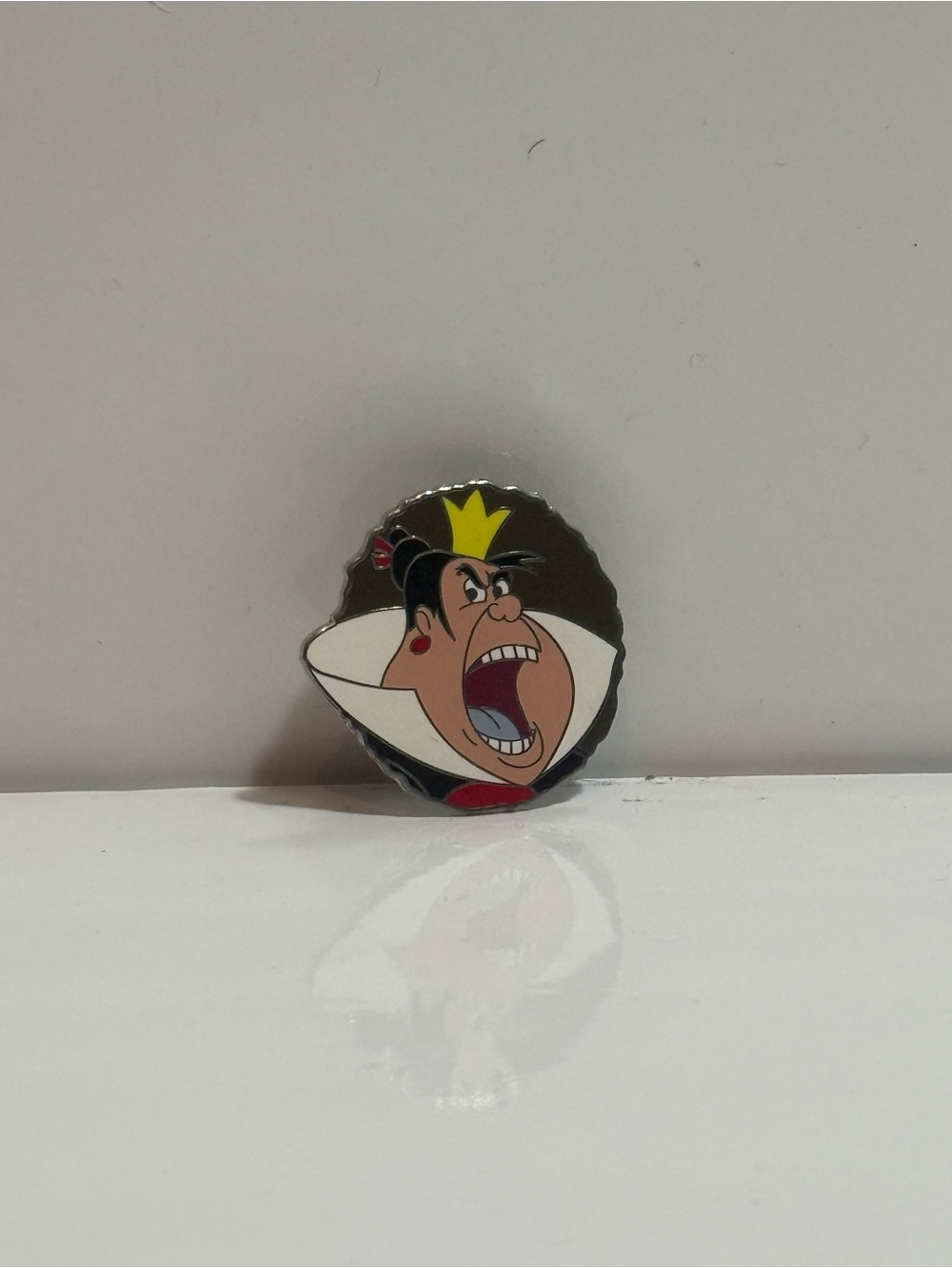 AUTHENTIC PT52 Mystery Queen of Hearts Alice in Wonderland Disney Pin 75742